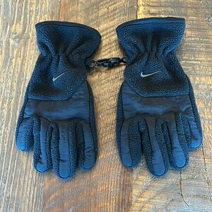 Nike kids black fleece gloves.  Size 4-7 EUC